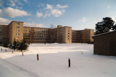 Auengelnde (rechts Holzoper)