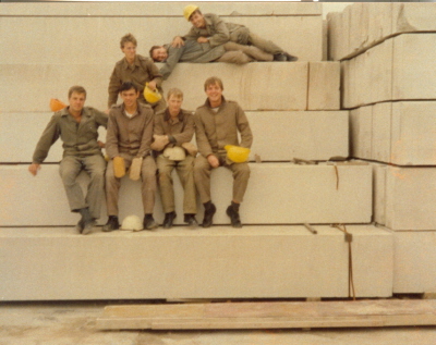 Die Anschlgertruppe der 2. Baukompanie in Baustellenuniform, Sommer 1987. 