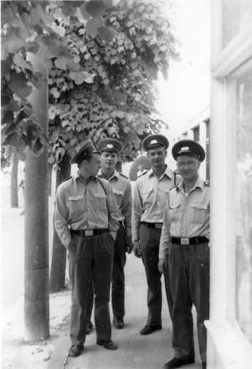 Ausgang Binz - von links BS Roscher, 