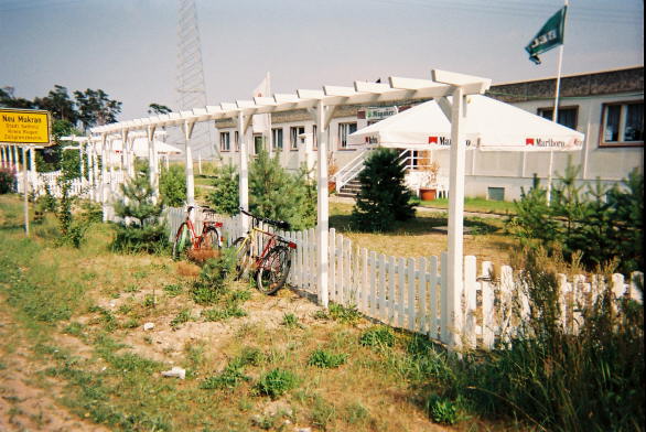 Der Versorger in Mukran: Hier rckten alle Spaties und Pioniere zum Mittagessen ein, das aus Kbeln ausgeschenkt wurde. 10 Jahre spter gabs dort eine kleine Cola fr 2,80 DM oder ein kleines Ginger Ale fr 3,50 DM.