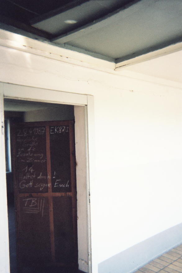 Der Spind aus Zimmer 14 mit der Beschriftung von Tobias Bemmann