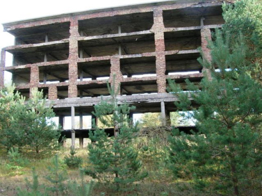 Ein Block ganz im Norden, von dem nur das Gerippe stand