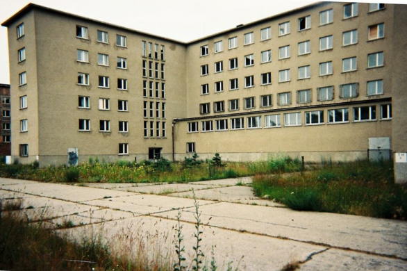 Der vorletzte Lichthof Richtung Norden. War hinter diesen Gittern die Stasi- Etage? Auf der Schreibmaschine wurden alle Tonbandmitschnitte aus der Steckdose protokolliert, auch alle Gerusche, die auf Schlafen schlieen lassen, und alle Bonmots, z.B. G